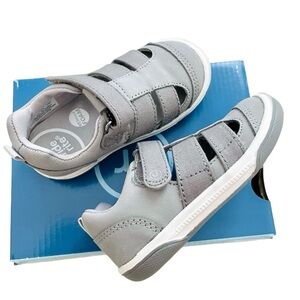 🌟HOST PICK🌟Stride Rite “Hadley 2.0” Sneaker Sandals size 5.5